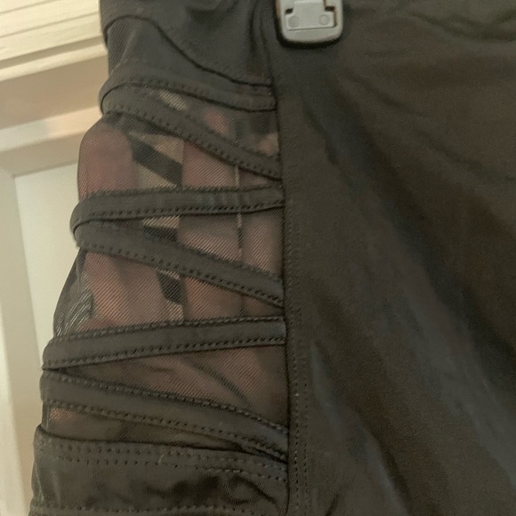 Torrid Crew Neck Black Floral Hawaiian Sleeve Knot Front Bikini 2 piece set SZ 3 - Picture 7 of 9